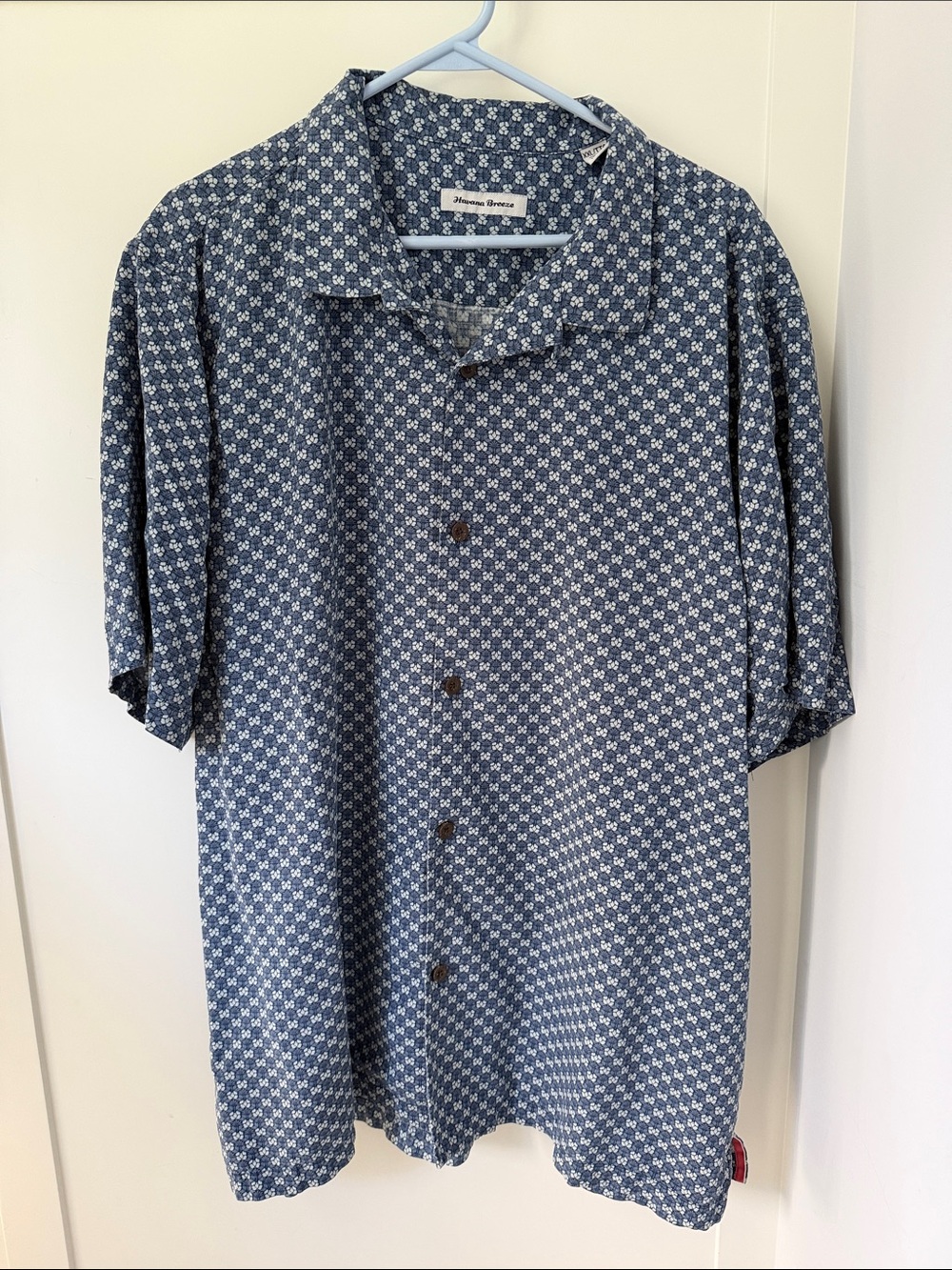 Havana Breeze Blue Patterned Short-Sleeve Shirt 100% Silk- Lovely!